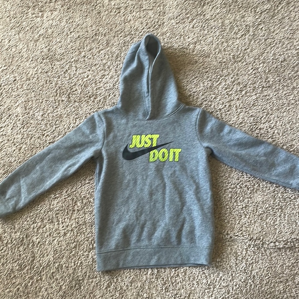 Boys nike sweatshirt size 6